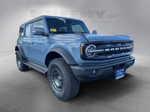 Azure Gray Metallic Tri-Coat 2025 Ford Bronco Outer Banks