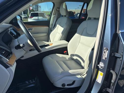 2021 Volvo XC90 T5 Momentum