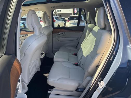 2021 Volvo XC90 T5 Momentum