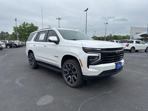 Iridescent Pearl Tricoat 2025 Chevrolet Tahoe 4WD RST