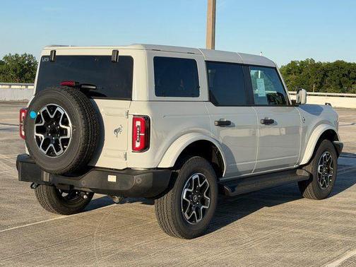 Avalanche Gray 2026 Ford Bronco Outer Banks