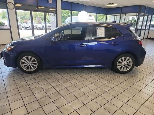 Blue Crush Metallic/Midnight Black Metallic 2024 Toyota Corolla Hatchback SE