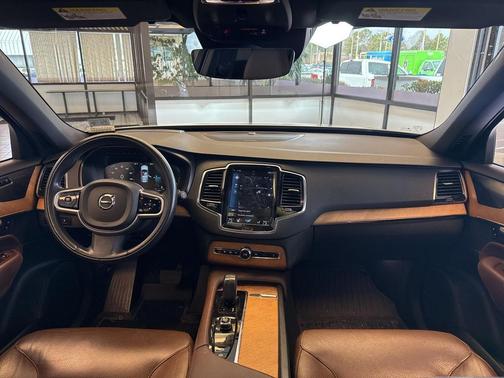 2022 Volvo XC90 Recharge Plug-In Hybrid T8 Inscription Expression 7 Passenger