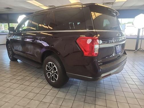 Jewel Red Metallic Tinted Clearcoat 2024 Ford Expedition XLT
