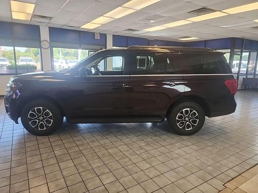 Jewel Red Metallic Tinted Clearcoat 2024 Ford Expedition XLT