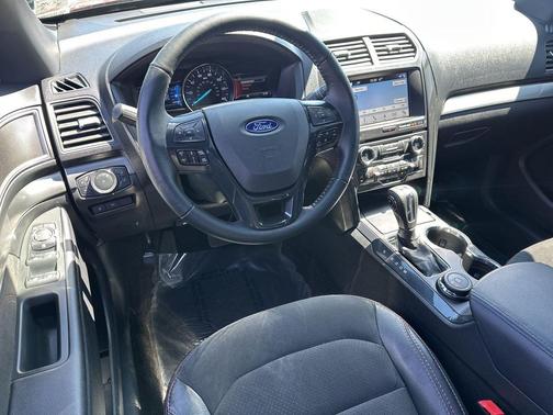 Ruby Red Metallic 2018 Ford Explorer XLT