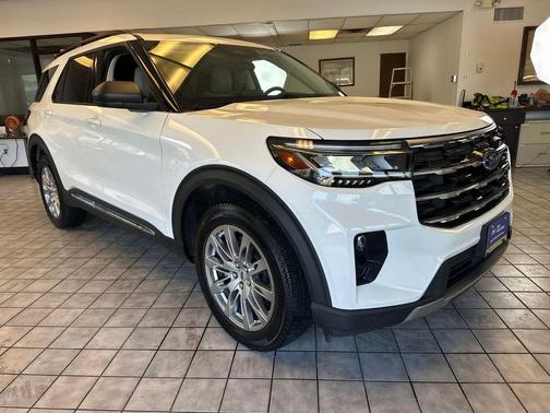 Star White Metallic Tri-Coat 2025 Ford Explorer Active