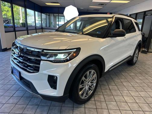 Star White Metallic Tri-Coat 2025 Ford Explorer Active