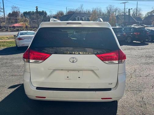 2011 Toyota Sienna LE