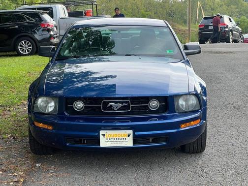 2006 Ford Mustang Deluxe