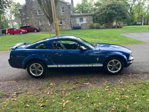 2006 Ford Mustang Deluxe