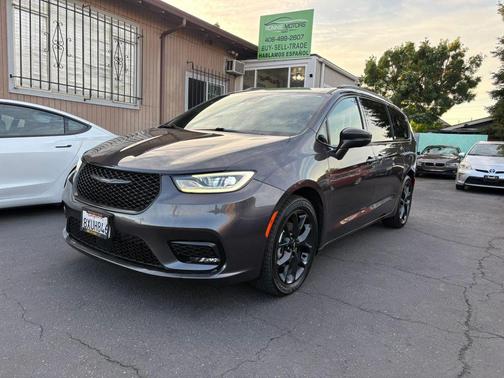 Granite Crystal Metallic Clearcoat 2021 Chrysler Pacifica Touring