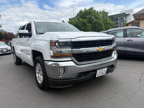 Summit White 2018 Chevrolet Silverado 1500 1LT