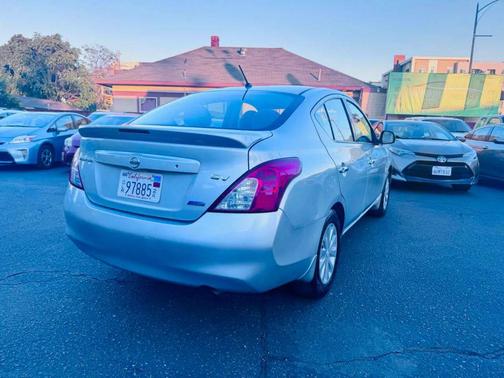 Brilliant Silver 2014 Nissan Versa 1.6 SV