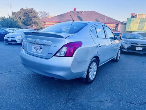 Silver 2014 Nissan Versa 1.6 SV