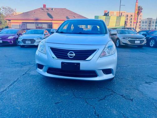 Brilliant Silver 2014 Nissan Versa 1.6 SV