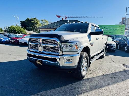 2017 RAM 3500 Laramie Crew Cab 4x4 6'4' Box