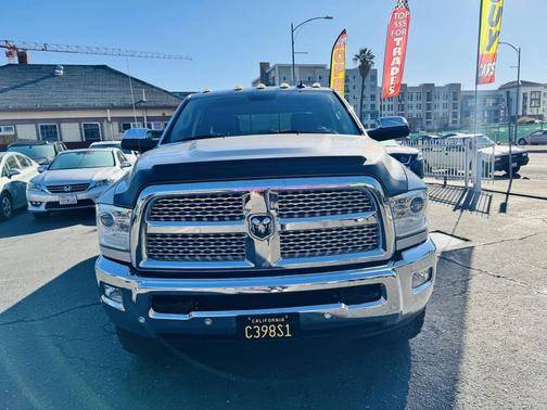 2017 RAM 3500 Laramie Crew Cab 4x4 6'4' Box