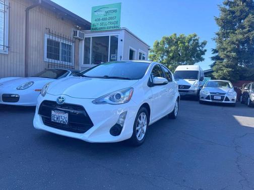 Super White 2015 Toyota Prius c Three