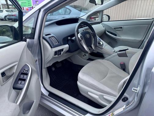 Classic Silver Metallic 2015 Toyota Prius Three