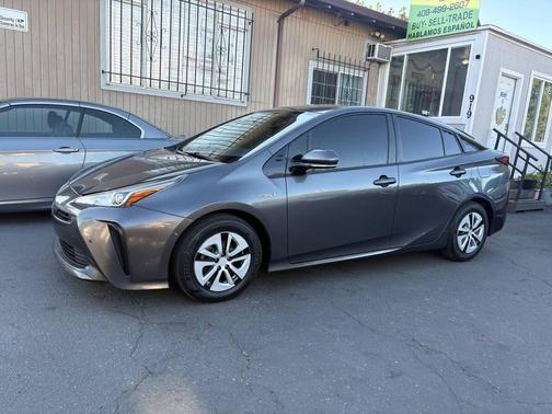 2019 Toyota Prius LE