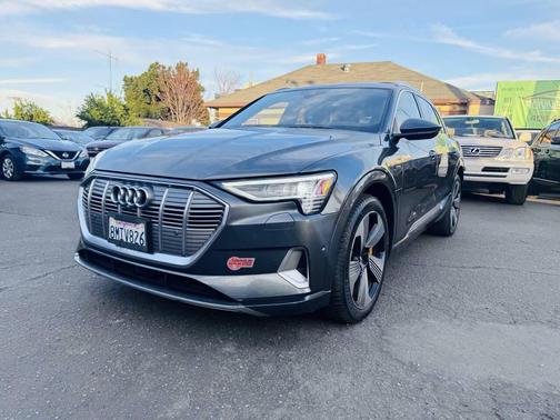 2019 Audi e-tron Premium Plus