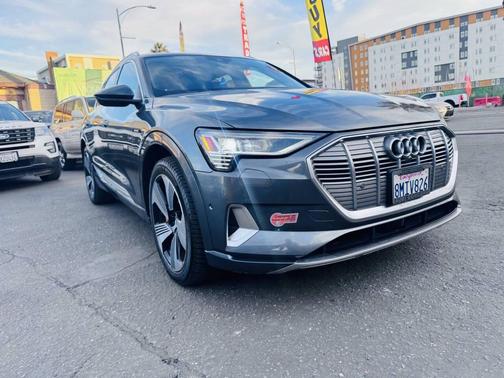 2019 Audi e-tron Premium Plus