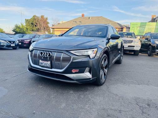 2019 Audi e-tron Premium Plus