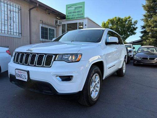 Bright White Clearcoat 2017 Jeep Grand Cherokee Laredo