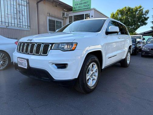 Bright White Clearcoat 2017 Jeep Grand Cherokee Laredo