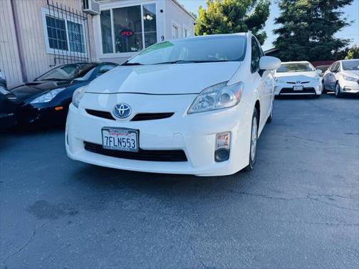 2010 Toyota Prius III