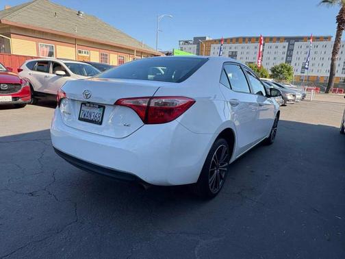 White 2017 Toyota Corolla SE