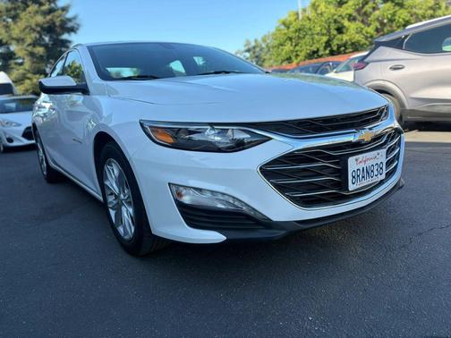 Summit White 2021 Chevrolet Malibu FWD LT