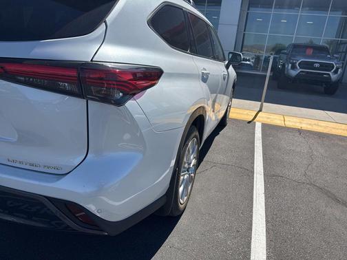 Wind Chill Pearl 2023 Toyota Highlander Limited