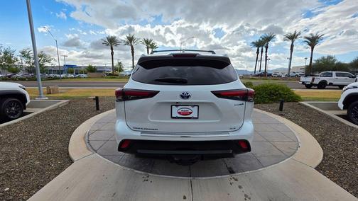 2024 Toyota Highlander Hybrid XLE