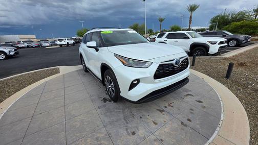 2024 Toyota Highlander Hybrid XLE