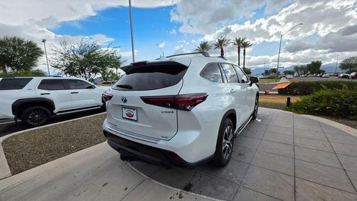 2024 Toyota Highlander Hybrid XLE