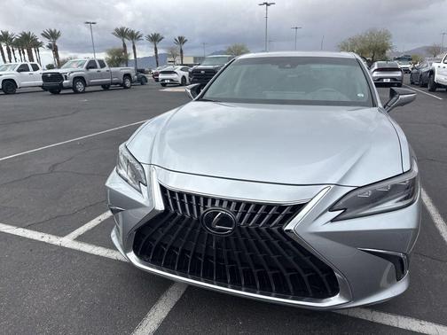 Iridium 2024 Lexus ES 300h Luxury