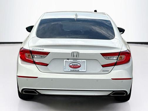 Platinum White 2018 Honda Accord Touring