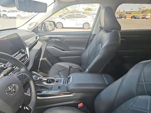 Magnetic Gray Metallic 2021 Toyota Highlander Platinum