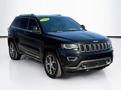 Diamond Black Crystal Pearlcoat 2018 Jeep Grand Cherokee Sterling Edition