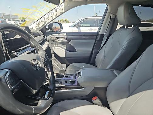 Celestial Silver Metallic 2021 Toyota Highlander Limited