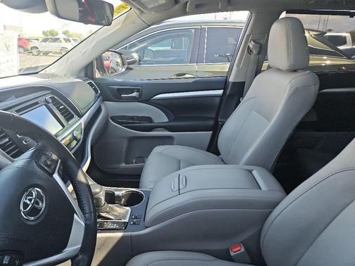 Blizzard Pearl 2019 Toyota Highlander XLE