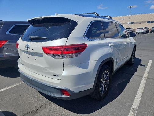 Blizzard Pearl 2019 Toyota Highlander XLE