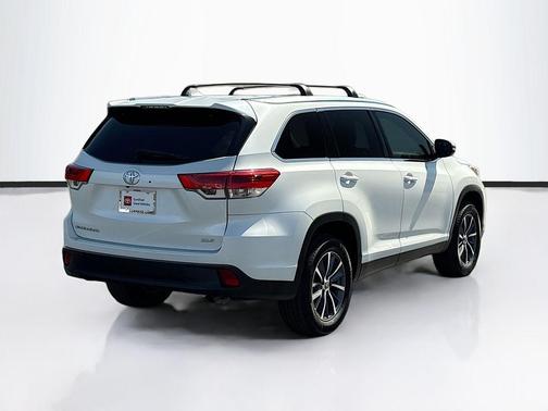 Blizzard Pearl 2019 Toyota Highlander XLE