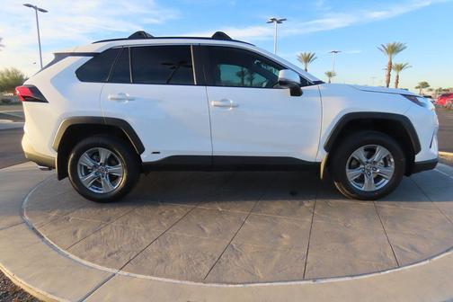 2025 Toyota RAV4 Hybrid LE