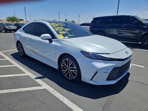 Wind Chill Pearl 2025 Toyota Camry XLE