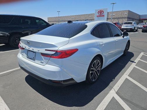 Wind Chill Pearl 2025 Toyota Camry XLE