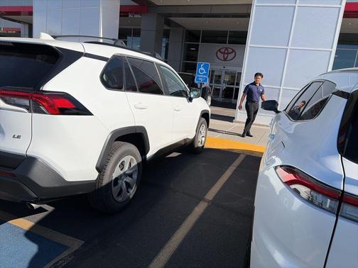2021 Toyota RAV4 LE