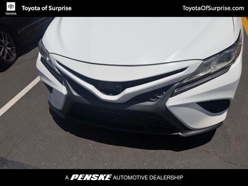Super White 2019 Toyota Camry SE